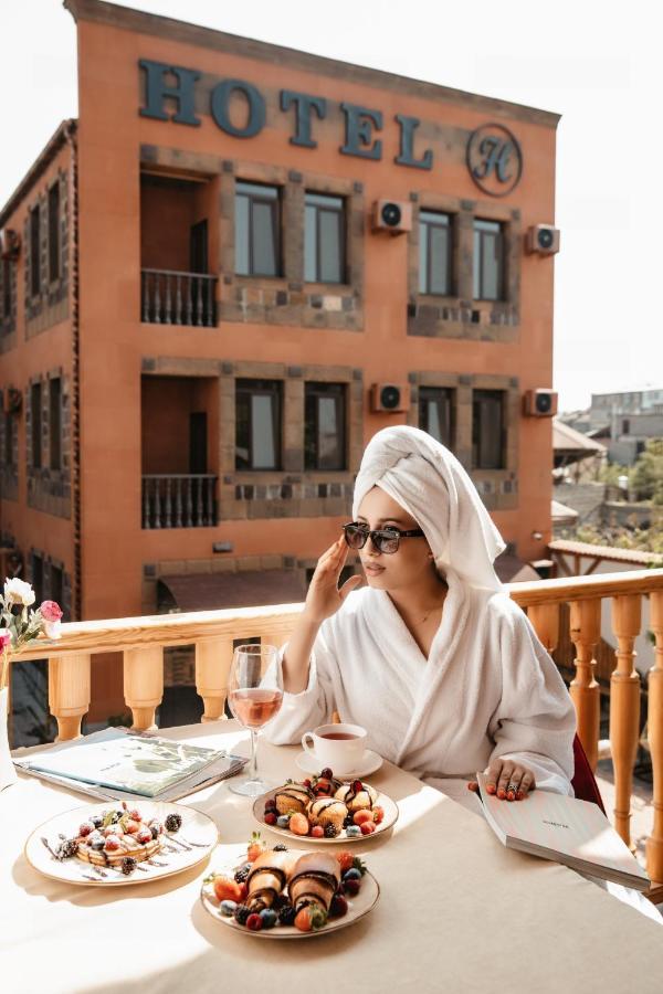 H Resort Hotel Vagharshapat Armenia Εξωτερικό φωτογραφία
